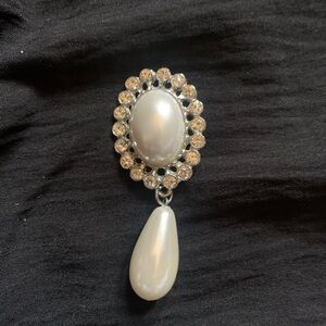 Elegant Silver and Pearl Drop pin